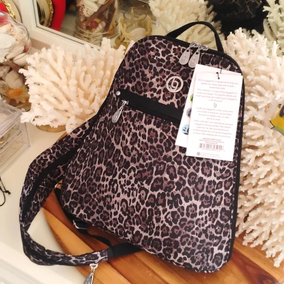 ✔️Baggallini Brown Leopard Backpack, Great Condition 717eDQR3yOL._AC_UY1000_.jpg main image 2